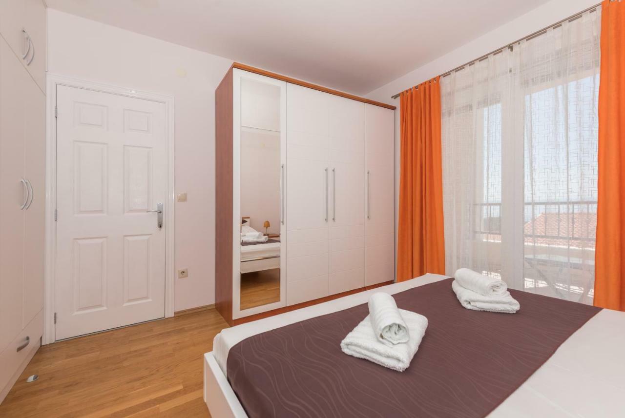 Apartments Naja Макарска Экстерьер фото
